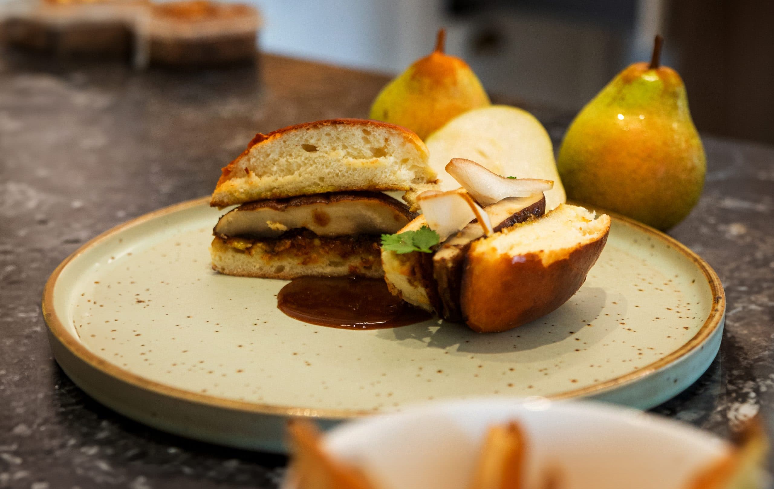 Hambúrguer de Portobello e Pickles de Pera Rocha do Oeste