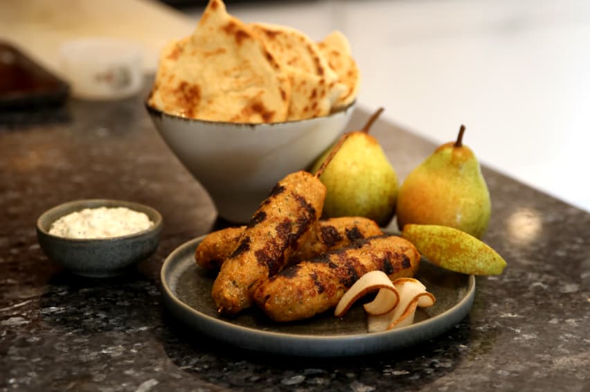 Kofta de Frango com Molho Tzatziki de Pera Rocha do Oeste